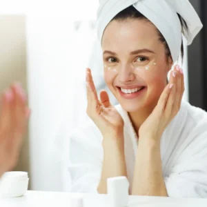 5 Best Sunscreens for Dry Skin in India Under ₹300 (2025) – Hydrating & Affordable!