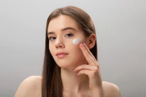 Read more about the article 5 Best Moisturizers for Oily Skin in India Under ₹300 (2025) – Non-Greasy & Budget Friendly!