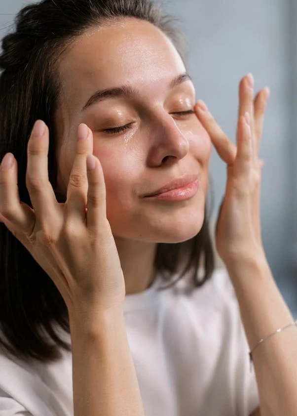 You are currently viewing Best Budget Sunscreens for Oily and Acne-Prone Skin Under ₹300 in India (2025)