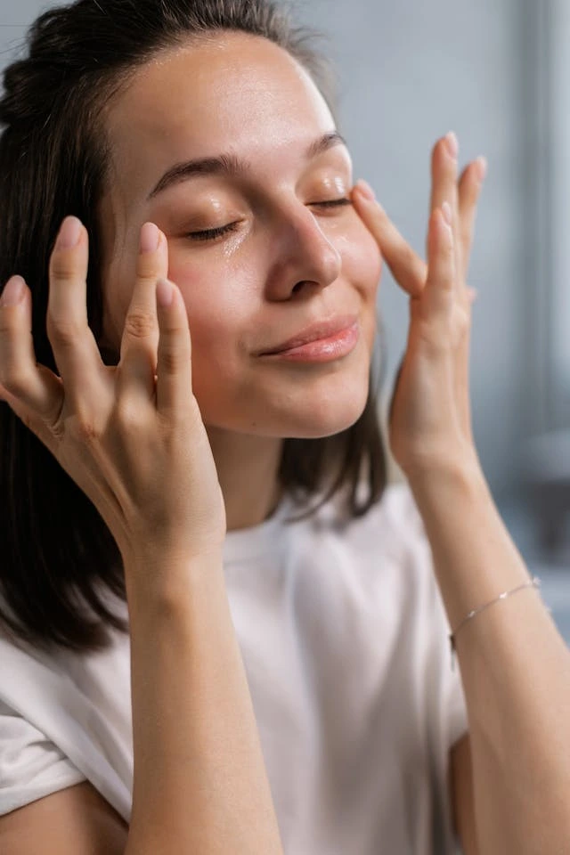 You are currently viewing Best Sunscreens for Oily & Acne-Prone Skin in India – 2025